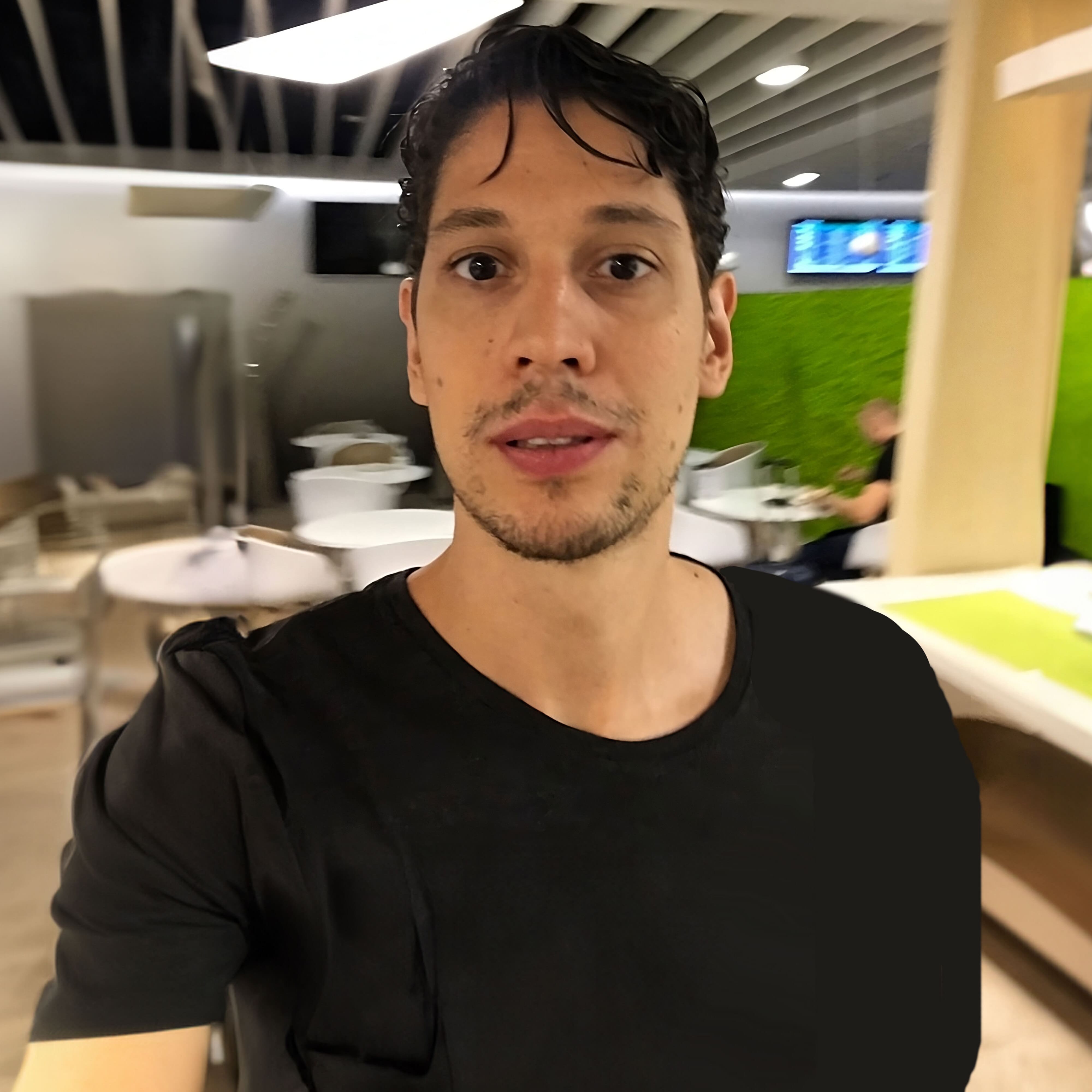 Jonas Helwig in a modern office setting